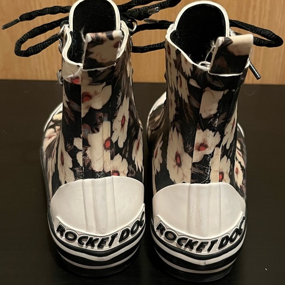 Women's Rainy Midnight Floral Rubber Printed Rain Boot - Picture 3 of 12